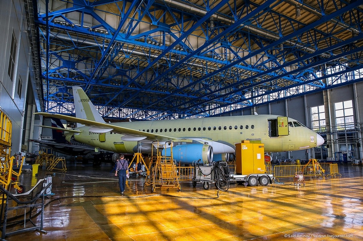 Dot nhap lo san xuat may Sukhoi Superjet o Nga